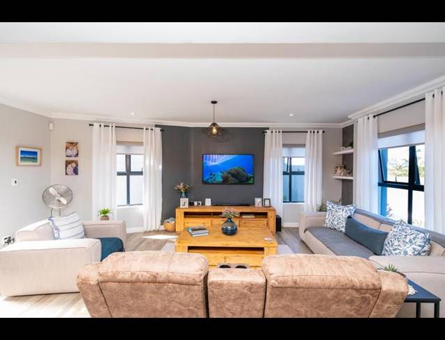 4 BEDROOM HOUSE FOR SALE IN CALYPSO BEACH